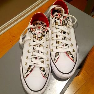 Converse All Star sneaks!